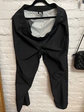 REI Men's Black Rain Jogger Pants